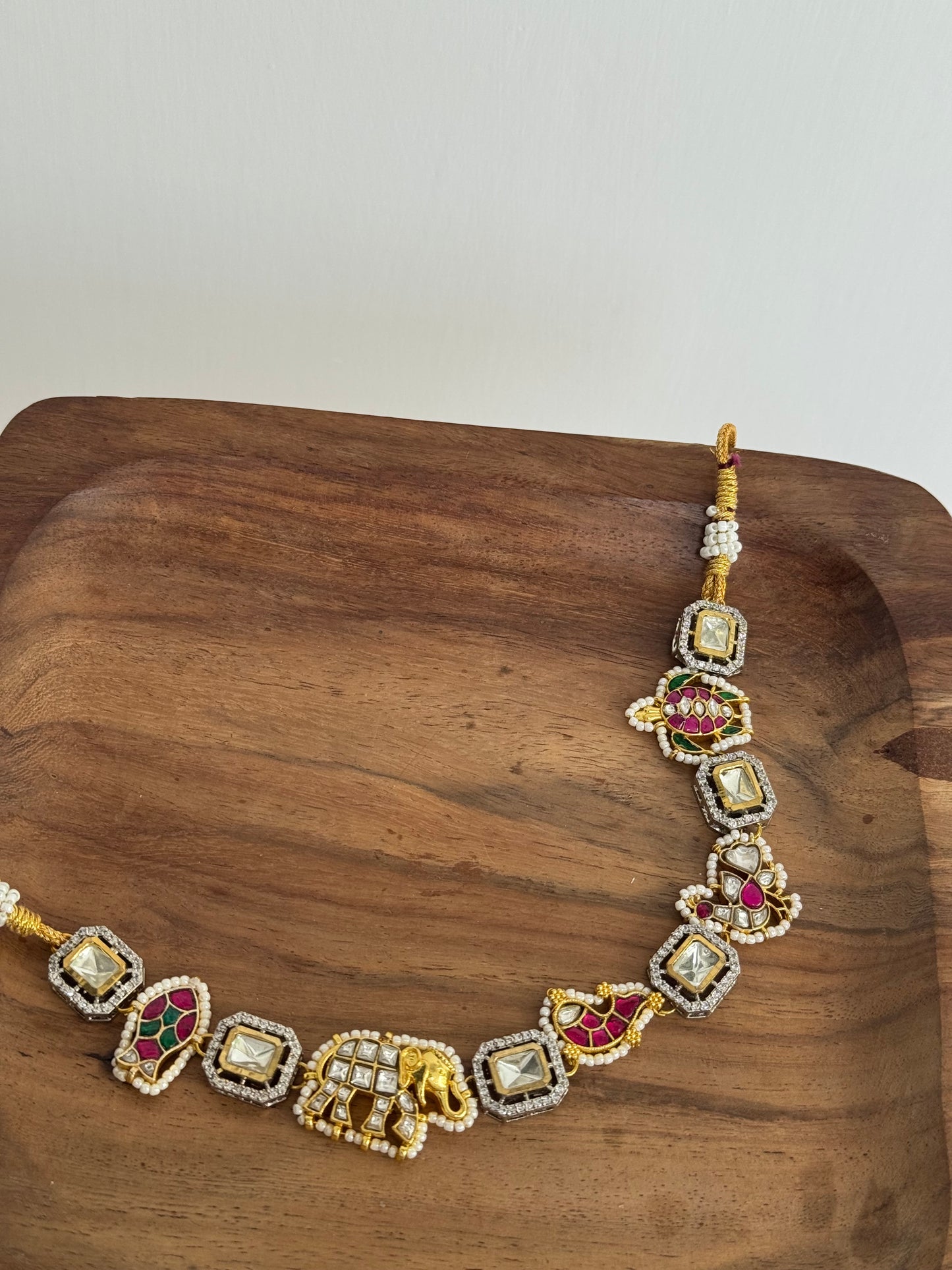 Roop Choker