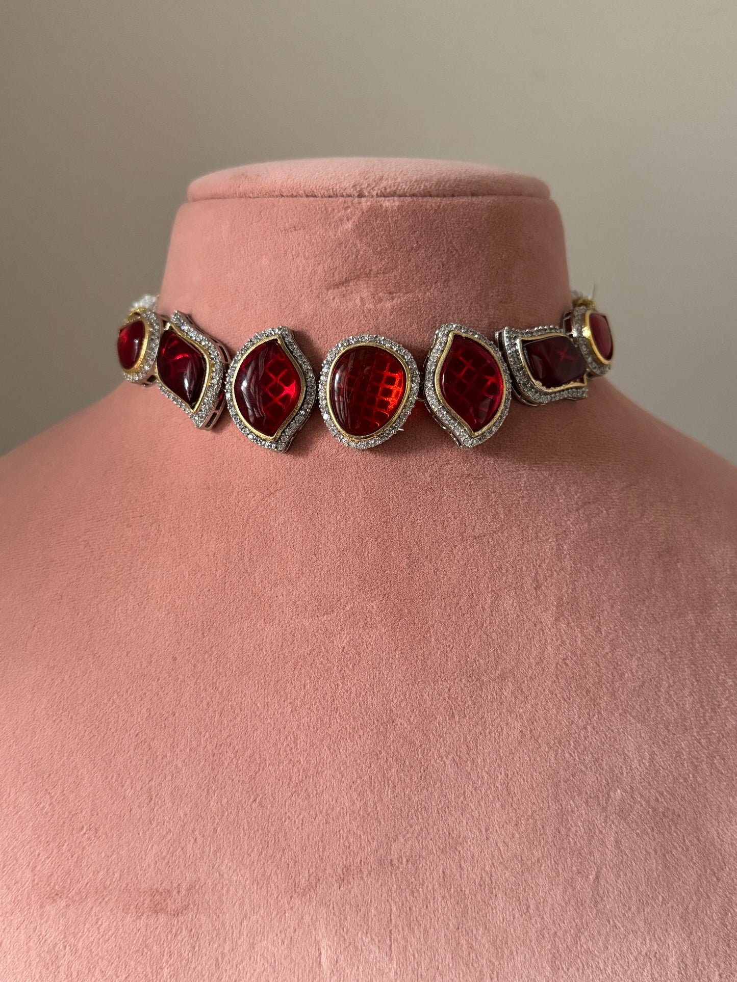 Nimra Choker