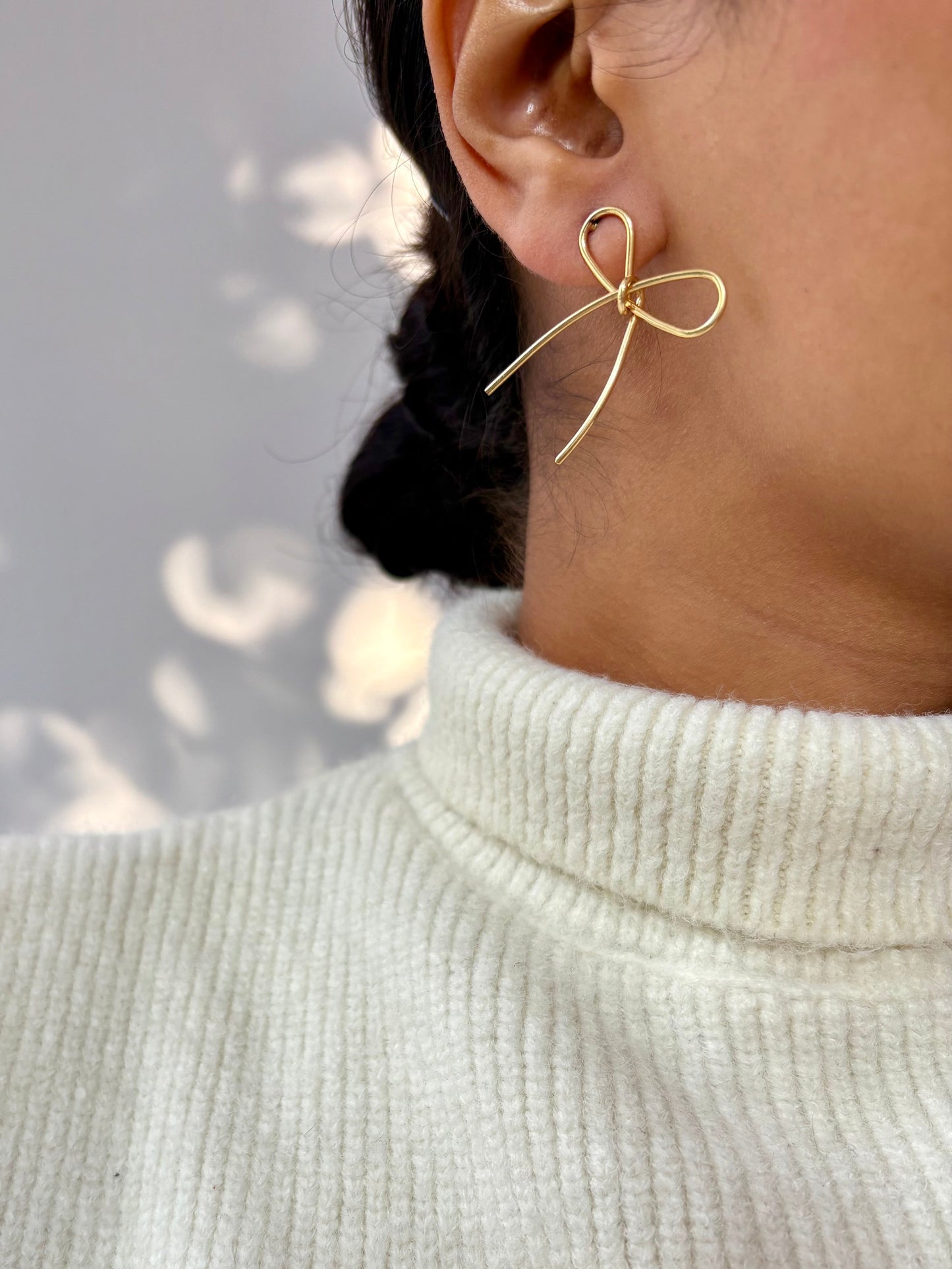 Dainty Bow Hoops