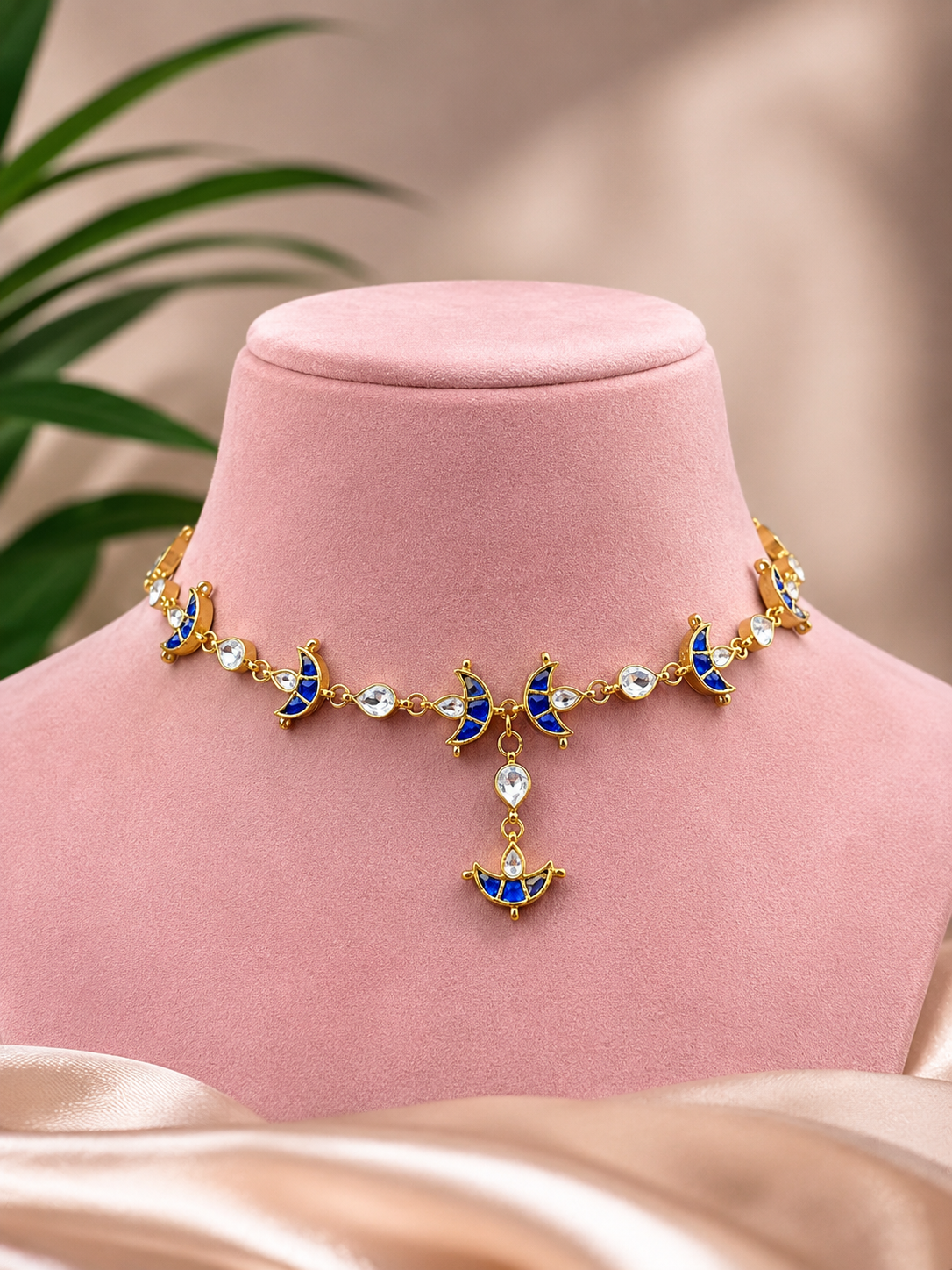 Minimal Blue Chand Choker