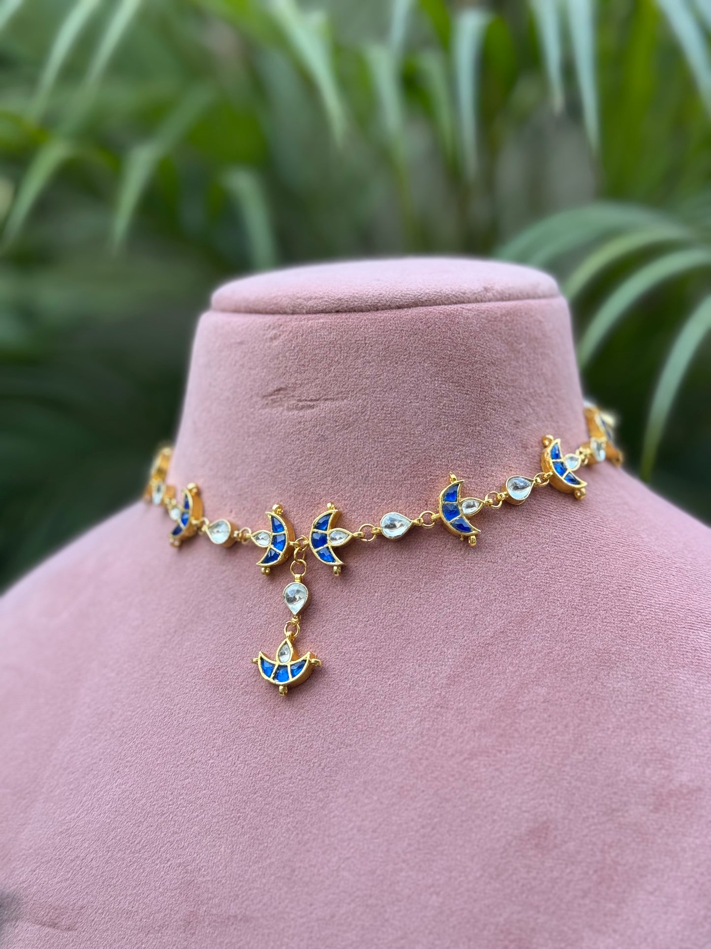 Minimal Blue Chand Choker