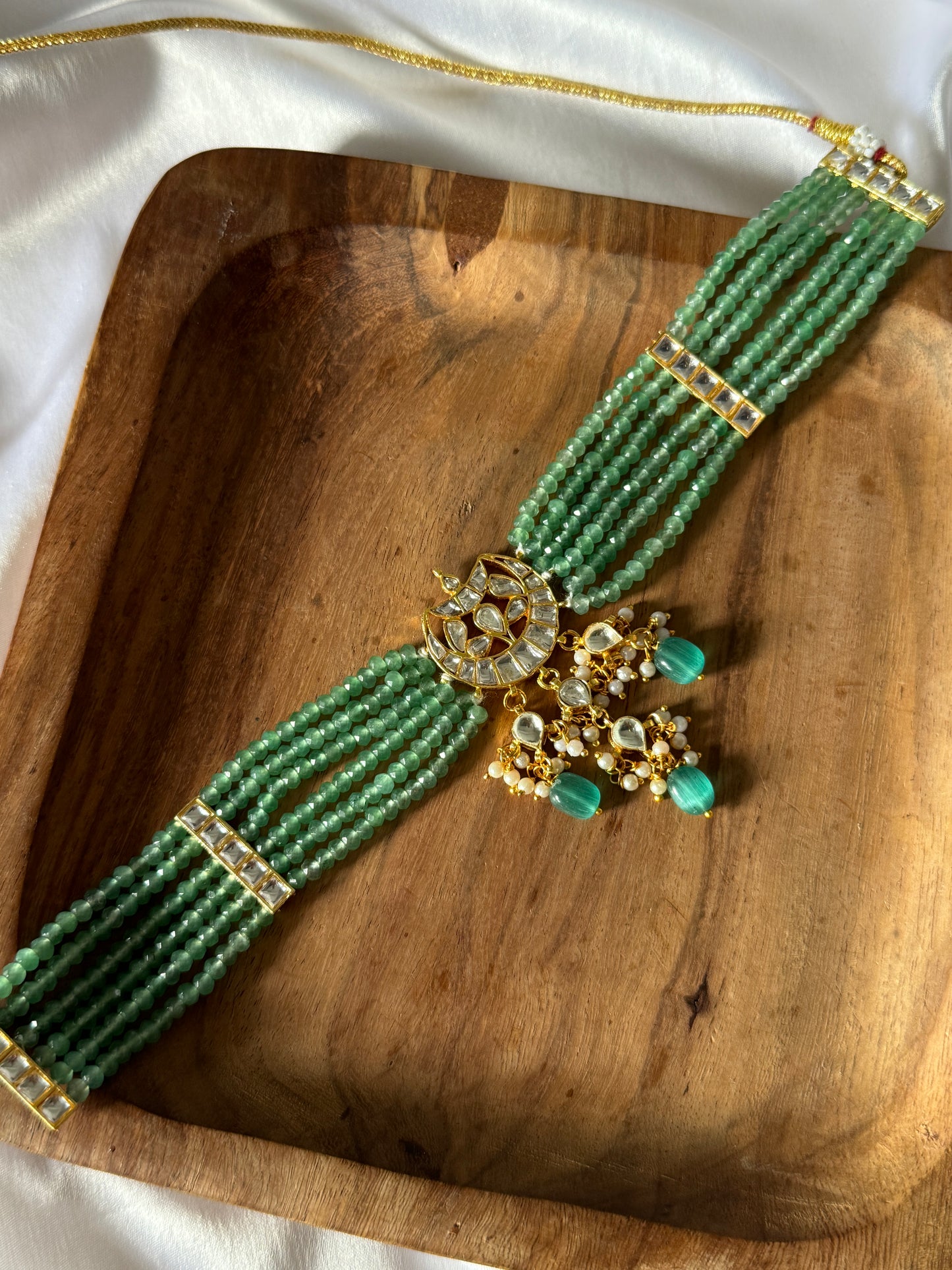 Avinya Choker Set