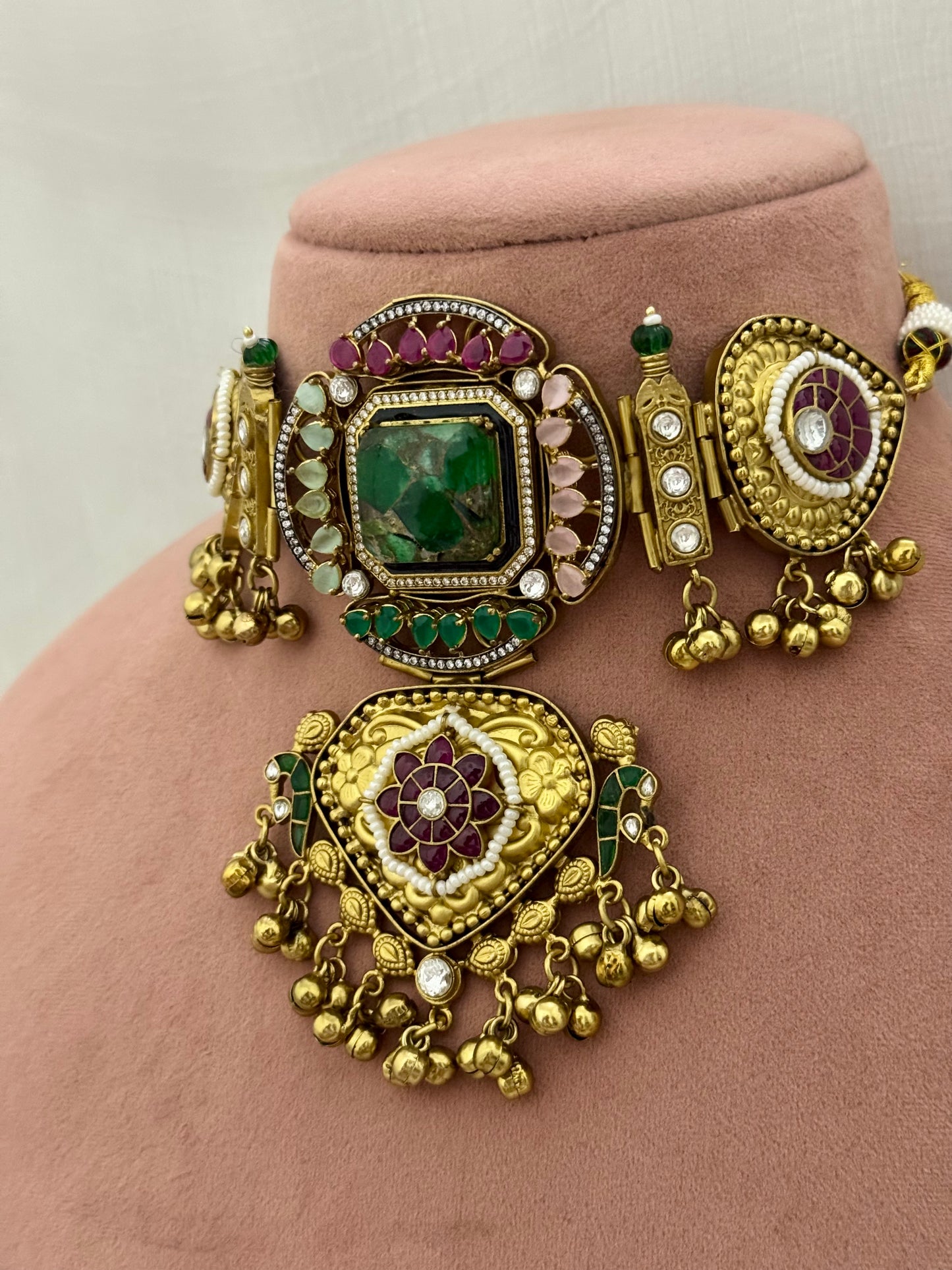 Manorama Choker Set