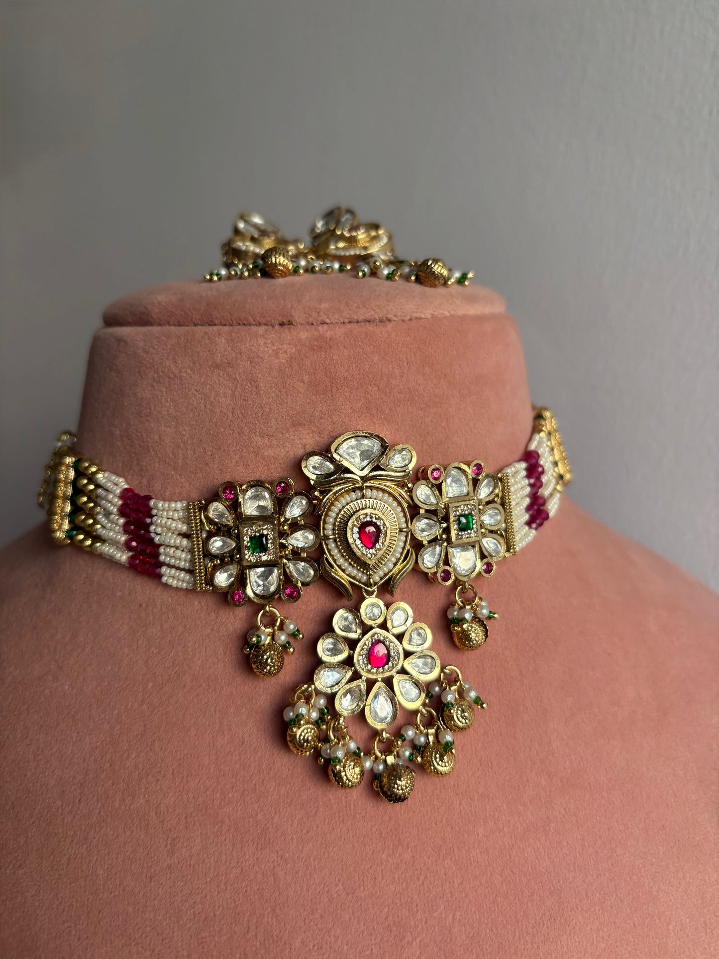 Baisa Necklace Set