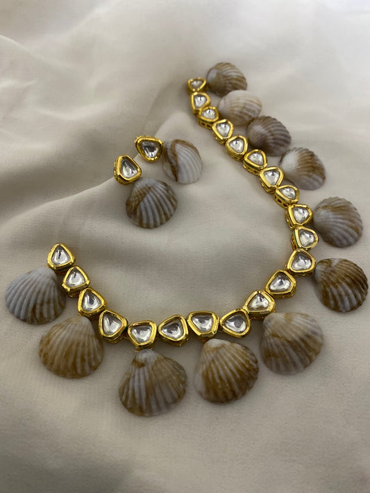 Shell Kundan Necklace Set