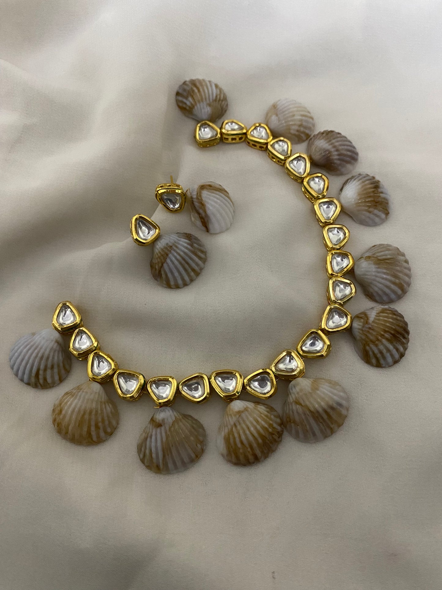 Shell Kundan Necklace Set