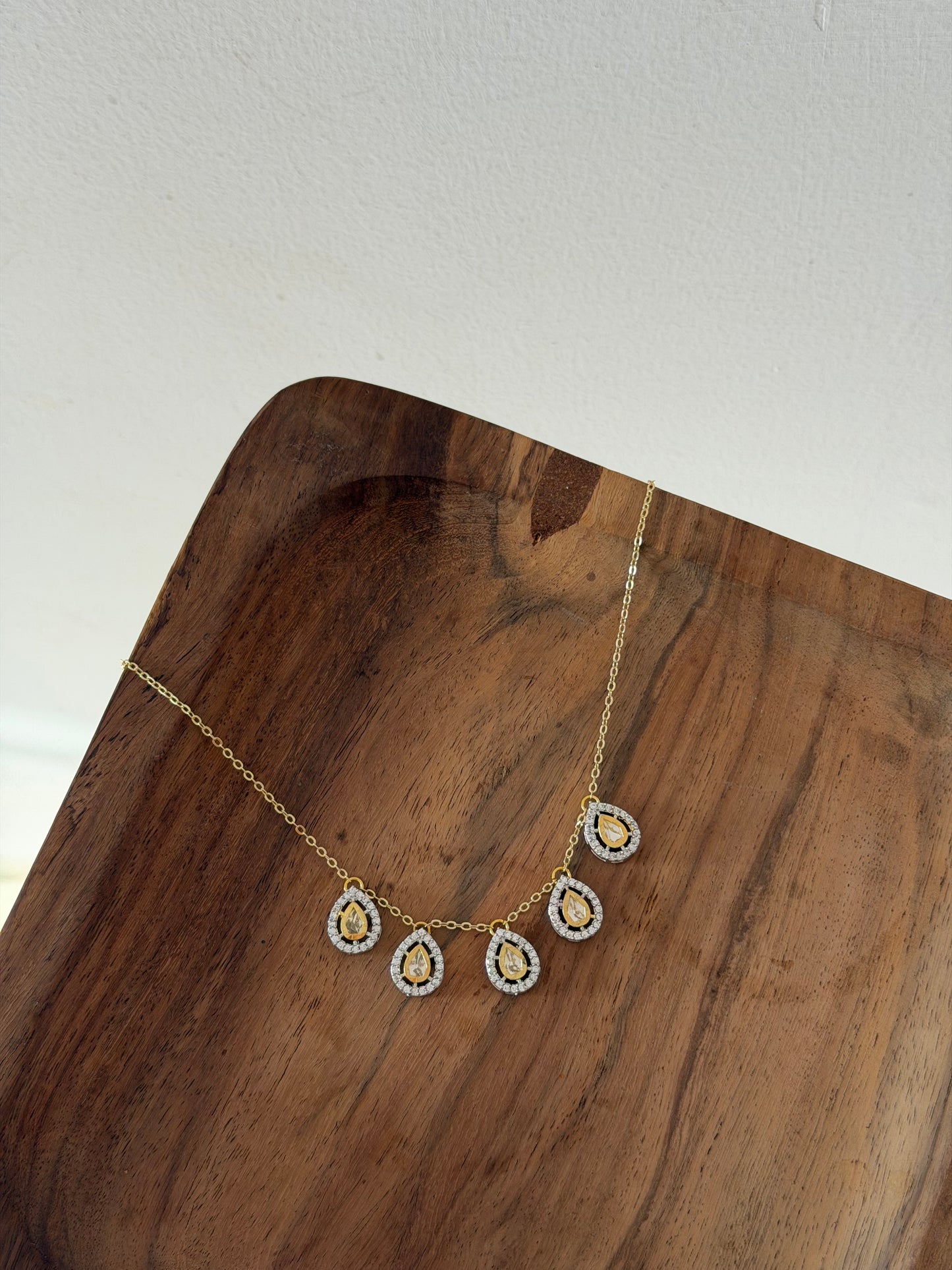 Itra Neckchain