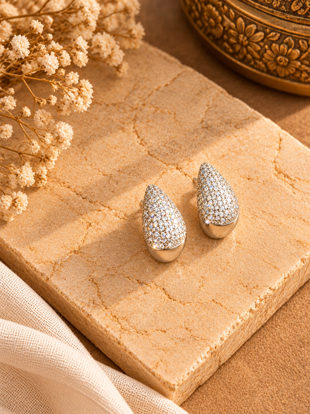 Elara Studs