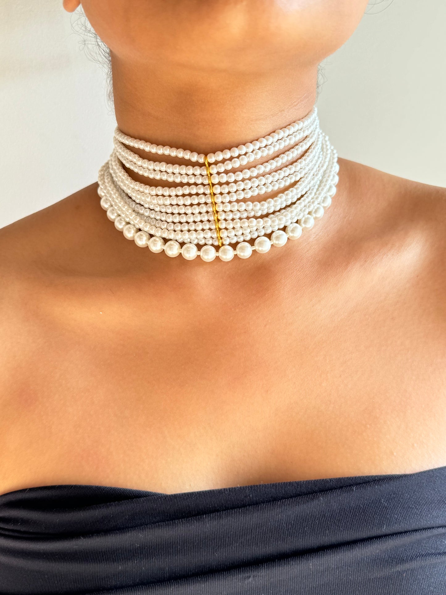 Statement Pearl Choker