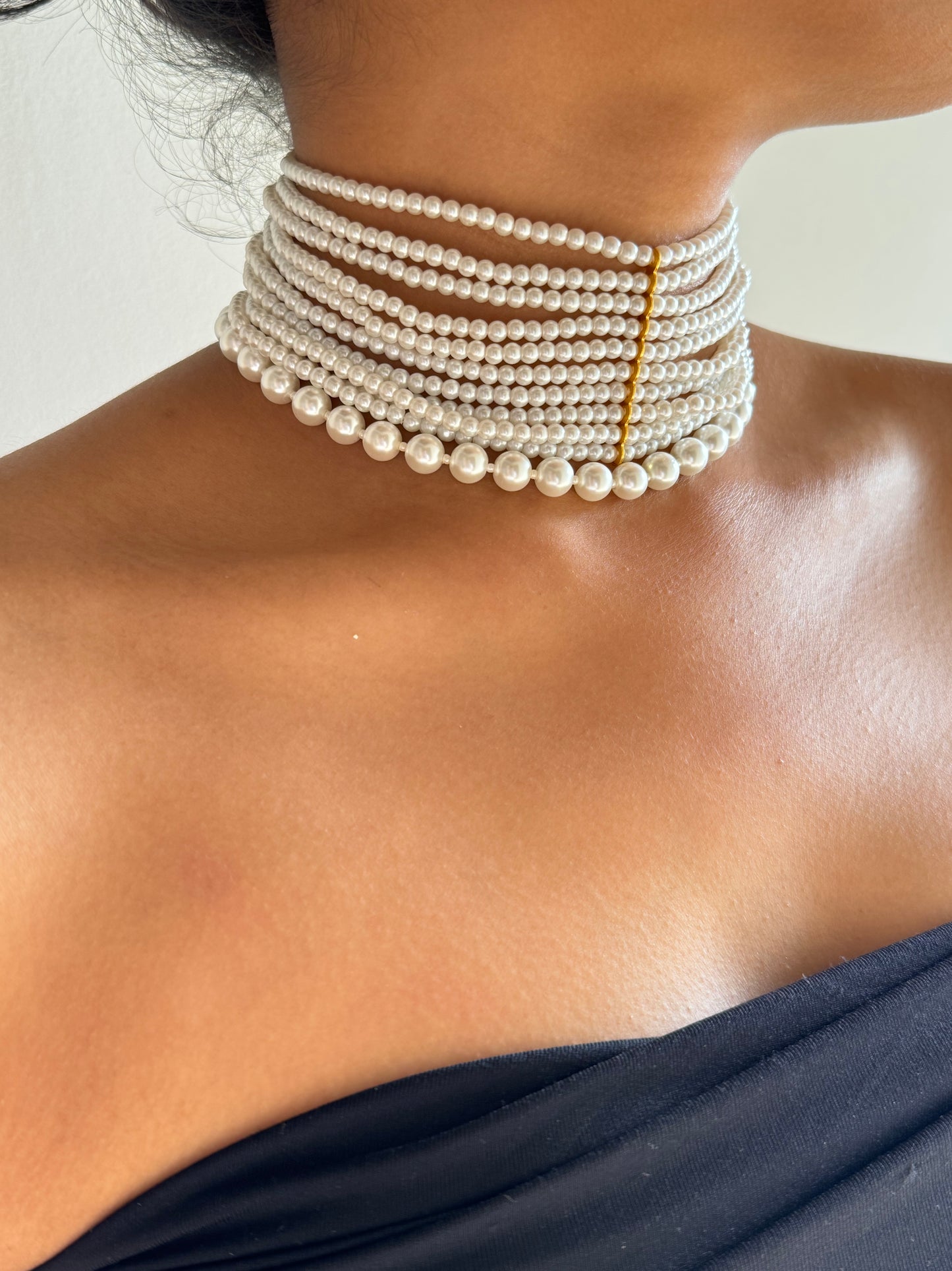 Statement Pearl Choker