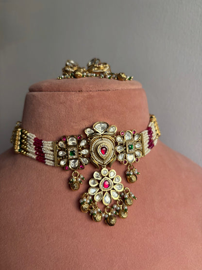 Baisa Necklace Set
